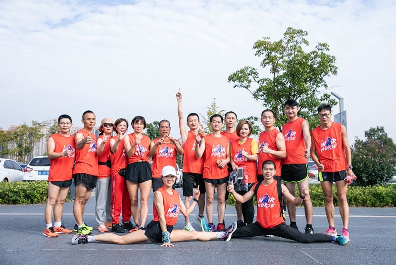 戰(zhàn)馬跑團(tuán)對(duì)抗賽，為熱愛(ài)全力開(kāi)跑！